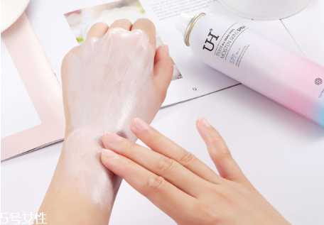 jm防晒喷雾和uh哪个好？jm防晒喷雾和uh防晒喷雾对比