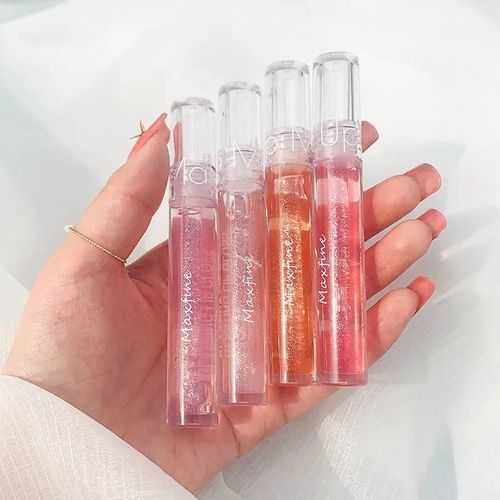 唇膏和唇彩能一起用吗?唇彩和唇膏先用哪个 唇膏和唇彩能一起用吗?唇彩和唇膏先用哪个