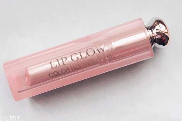 妆前打底用什么润唇膏好