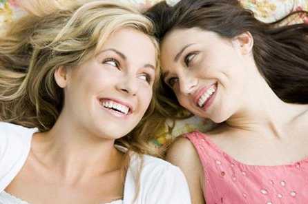 痘痘挤出来的白色东西是什么？痘痘挤破了出血怎么办