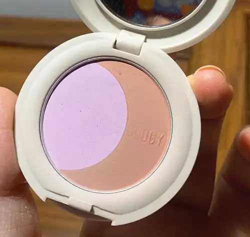 腮红带珠光还是不带好 腮红带珠光还是不带好