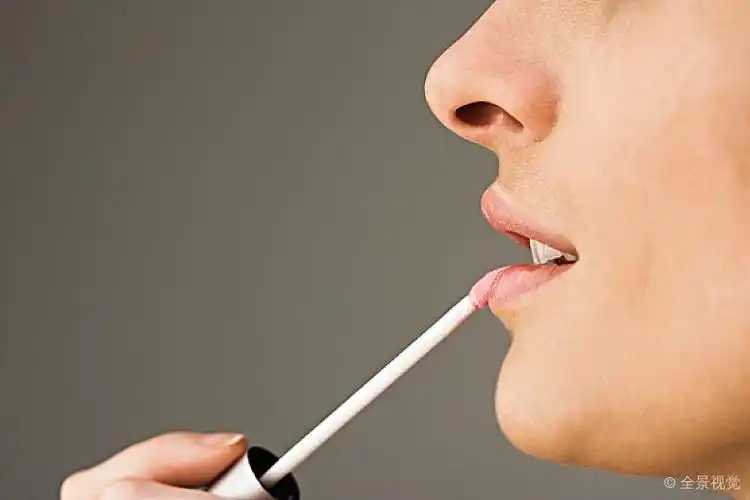 唇彩可以单独使用吗 唇彩可以单独使用吗