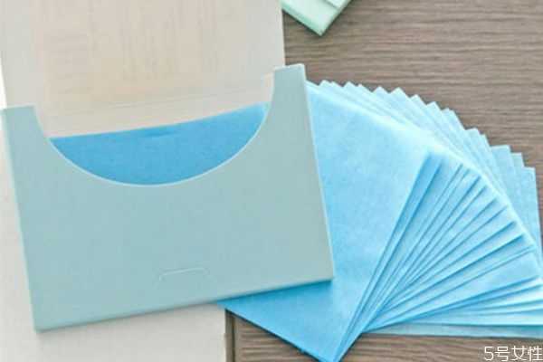 吸油纸的作用 护肤后脸油可以用吸油纸吗 吸油纸的作用 护肤后脸油可以用吸油纸吗