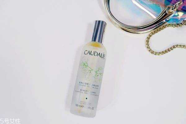 保湿喷雾喷面膜上可以吗 边敷边喷更保湿