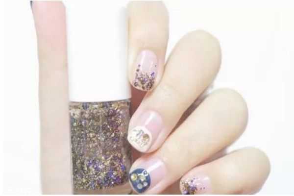 法式甜心新娘美甲怎么做 蓝色法式美甲教程