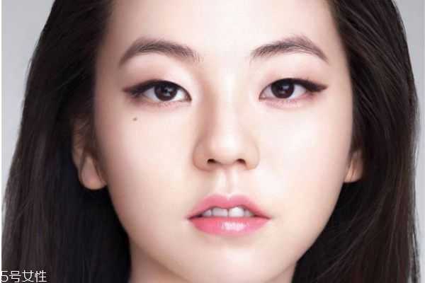 单眼皮怎么化彩妆？单眼皮化妆技巧