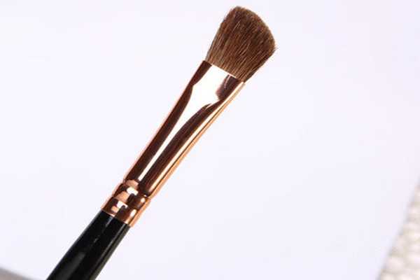 鼻影刷掉毛怎么回事?鼻影刷掉毛的原因 鼻影刷掉毛怎么回事?鼻影刷掉毛的原因