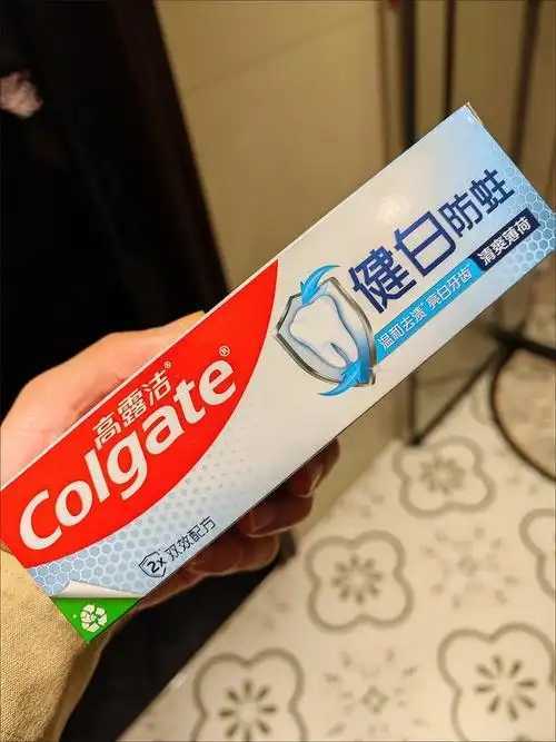 牙膏是含氟的好还是不含氟的好 牙膏是含氟的好还是不含氟的好