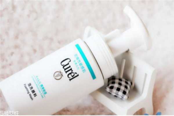 珂润洗面奶怎么用