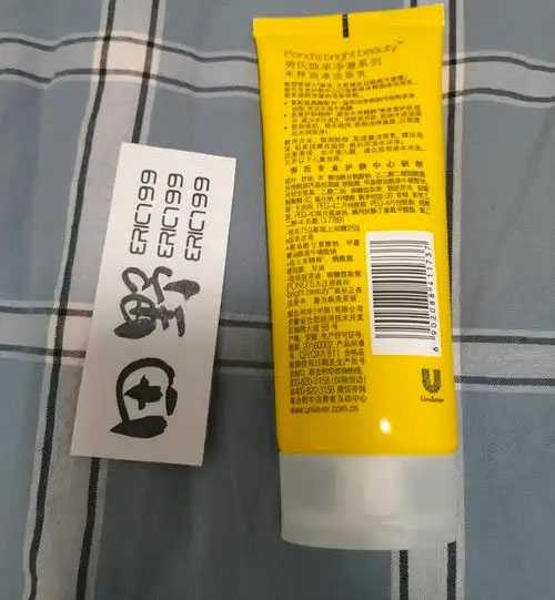 洁面胶能涂在眼周吗 洁面胶能涂在眼周吗