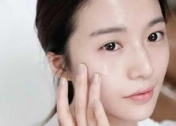 矿泉水洗脸好吗?可以用矿泉水洗脸吗 矿泉水洗脸好吗?可以用矿泉水洗脸吗