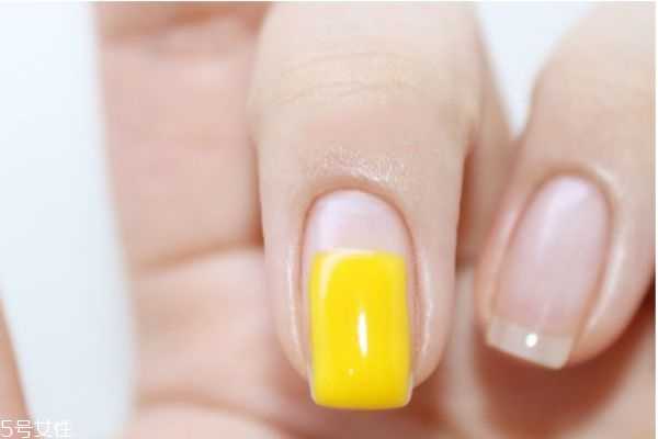 格子美甲怎么做 流行格子美甲推荐