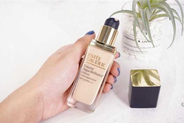 雅诗兰黛沁水粉底液遮瑕效果好吗 普通瑕疵绰绰有余