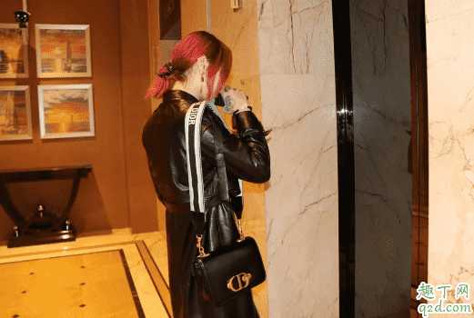 皮衣怎么穿搭 女生秋冬季皮衣搭配技巧8