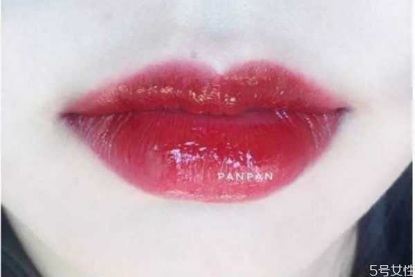 唇釉怎么涂可以成膜？唇釉涂多久了可以成膜