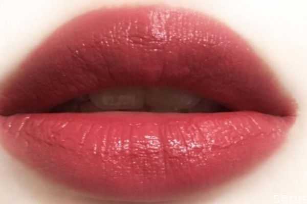 玫瑰豆沙色口红显老吗?玫瑰豆沙色口红适合什么肤色 玫瑰豆沙色口红显老吗?玫瑰豆沙色口红适合什么肤色