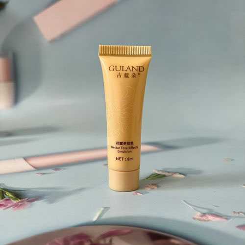 洁面胶成分越多越好吗