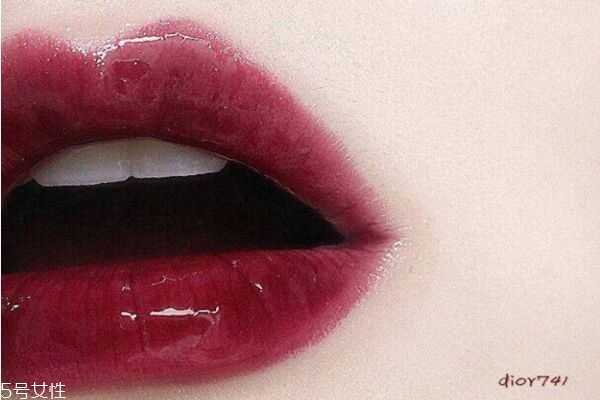 素颜也显白的口红有哪些？无敌百搭蜜桃色口红推荐