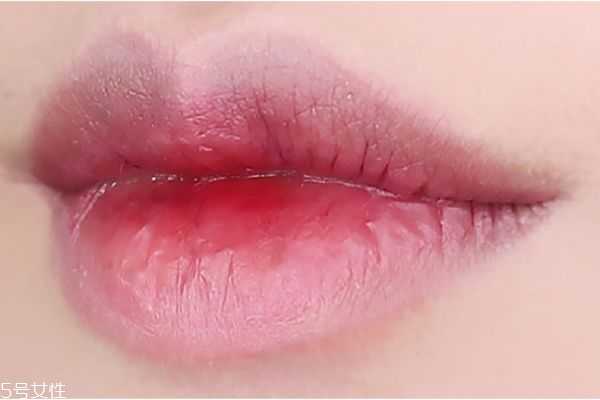 burberry气垫唇釉怎么样? burberry气垫唇釉怎么样?