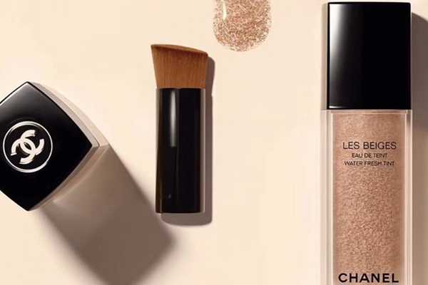 兰蔻菁纯粉底液适合夏天使用吗 兰蔻菁纯粉底液适合夏天使用吗