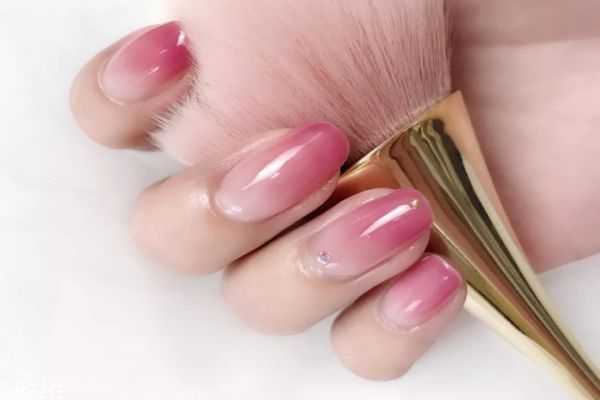 指甲油容易掉怎么办？怎么涂指甲油保持长久
