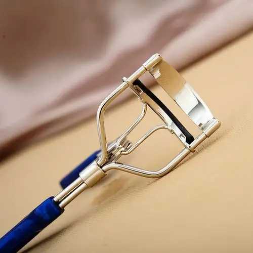 睫毛夹是夹真睫毛还是假睫毛 睫毛夹是夹真睫毛还是假睫毛