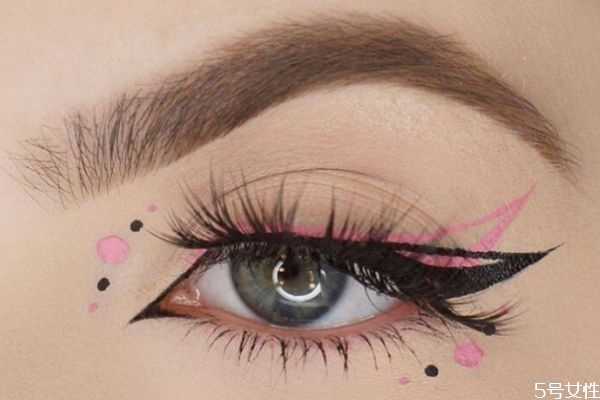 眼部妆容怎么化好看？眼影应该怎么搭配颜色