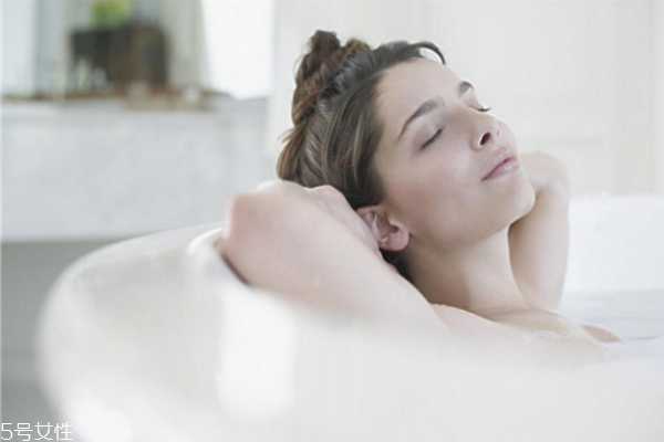 浴盐可以泡澡吗 浴盐可以泡澡吗