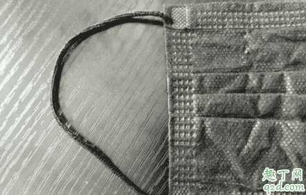 黑色口罩和蓝色口罩哪个好?黑色一次性口罩绳子在里面还是在外面