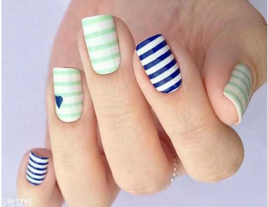 格子美甲怎么做 流行格子美甲推荐