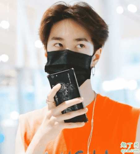 黑色口罩和蓝色口罩哪个好?黑色一次性口罩绳子在里面还是在外面