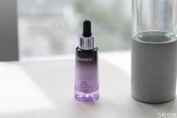 自然堂小紫瓶精华含酒精吗？自然堂小紫瓶敏感肌可以用吗