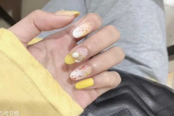 做一次美甲可以保持多久?美甲的注意事项是什么 做一次美甲可以保持多久?美甲的注意事项是什么