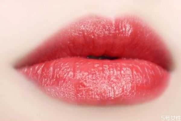 mac口红珊瑚色是几号？mac哪款口红适合素颜