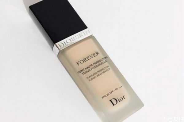 新手如何正确使用粉底液?使用粉底液有哪些误区 新手如何正确使用粉底液?使用粉底液有哪些误区