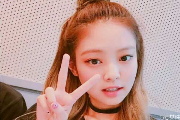 脸部缺水和过敏有什么区别?怎么判定是缺水还是过敏 脸部缺水和过敏有什么区别?怎么判定是缺水还是过敏