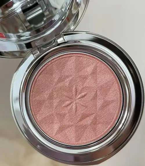 腮红可以每天都用吗