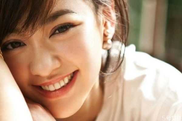 眼角纹和笑纹该怎么去除？去笑纹的眼霜哪个更好