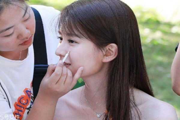 出汗脱妆怎么办？解决脸部出油小妙招