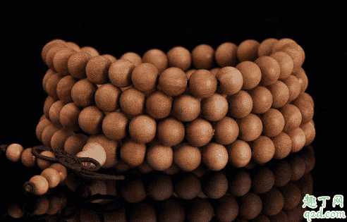 沉香和檀香的差别是什么?檀香和沉香哪个味道比较好 沉香和檀香的差别是什么?檀香和沉香哪个味道比较好