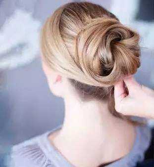 适合搭配羽绒服的发型 穿羽绒服适合什么发型