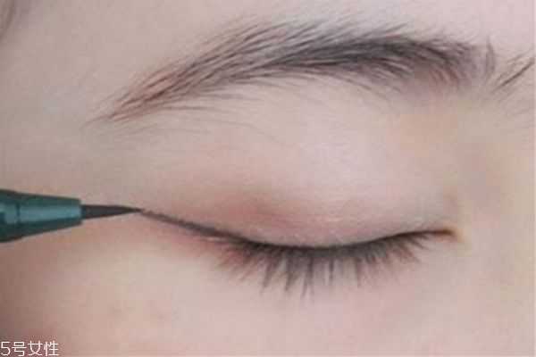 怎么画眼线?画眼线的简单方法 怎么画眼线?画眼线的简单方法
