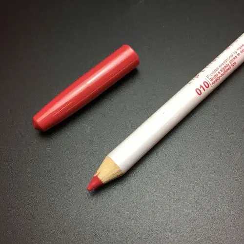 唇线笔怎么选颜色