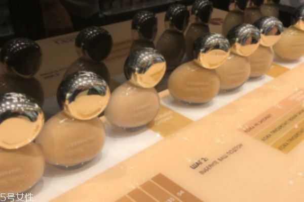 娇兰小灯泡粉底液怎么样? 娇兰小灯泡粉底液怎么样?