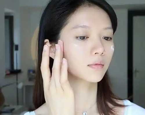 使用面霜后需要洗掉吗