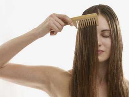 冬天头发油得很快怎么办？冬天头发怎么去油