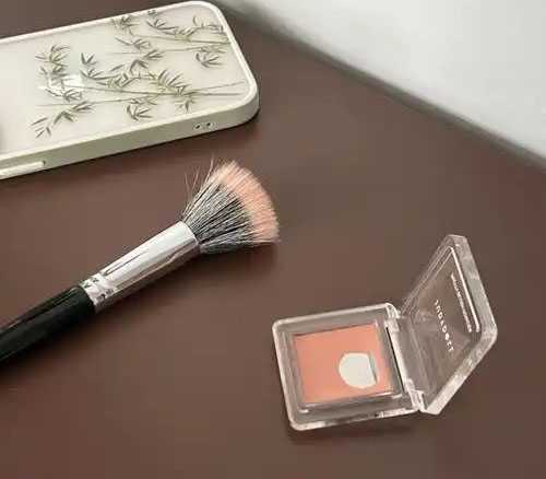 腮红适合多大年龄