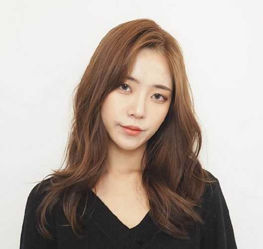 软萌的咖啡色长卷发图片 咖啡色发型图片大全 软萌的咖啡色长卷发图片 咖啡色发型图片大全