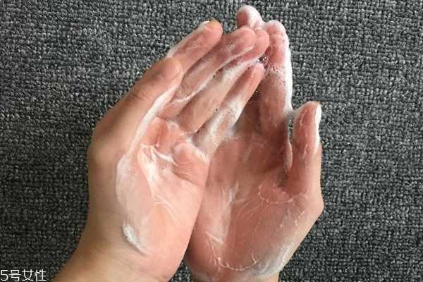 六神沐浴露可以洗头吗 六神沐浴露可以洗头吗