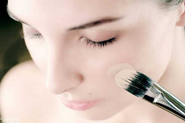 粉底不服帖有哪些原因？手指上粉底好吗